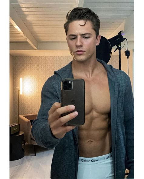 hot male selfie